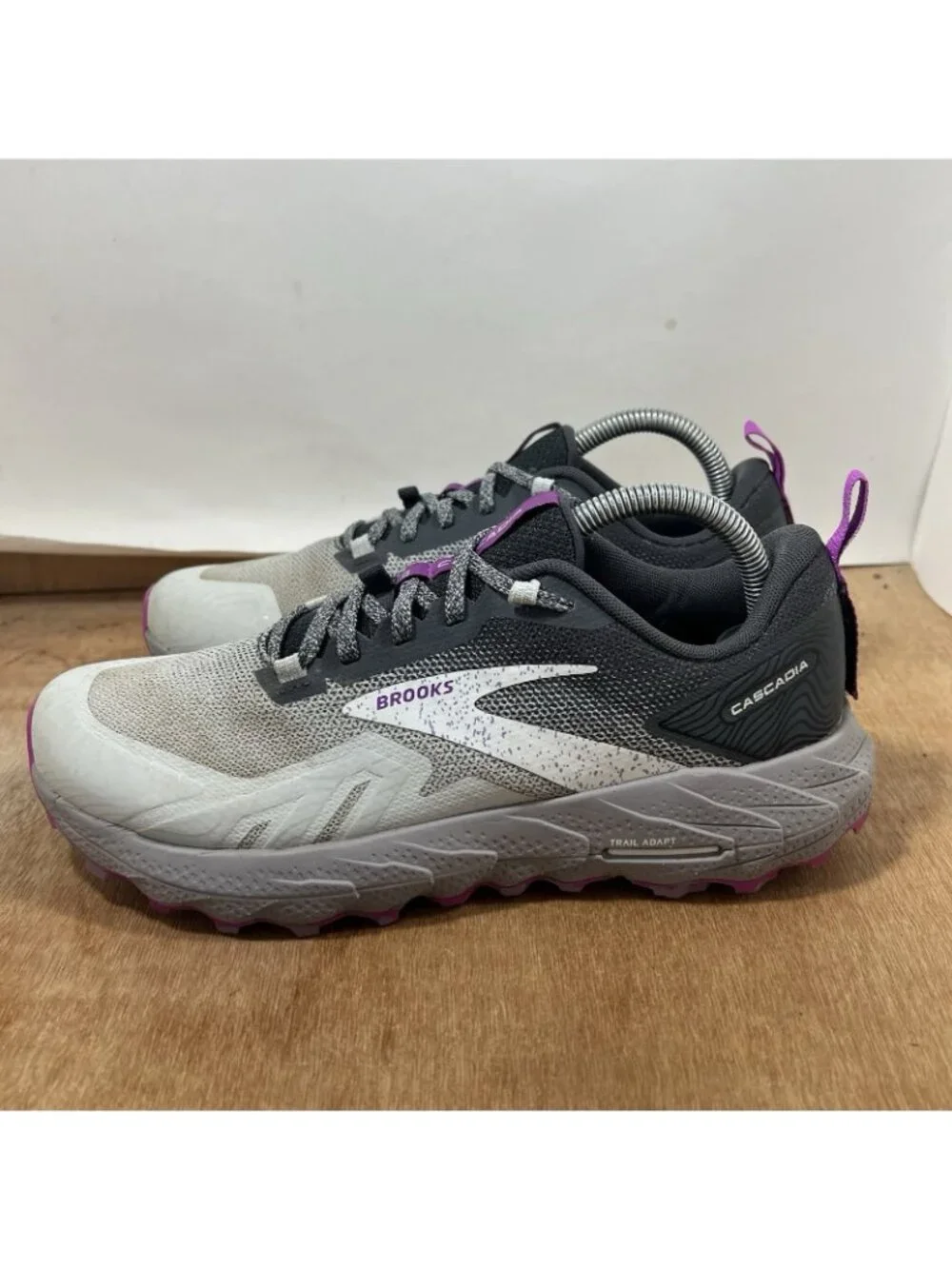 Brooks Cascadia 17 Trail Running Hiking Shoe Women Size 9.5 Grey Purple